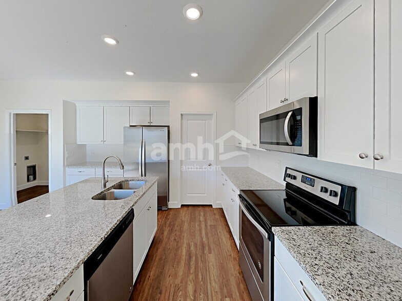 Building Photo - 2434 E Tumbleweed Rd