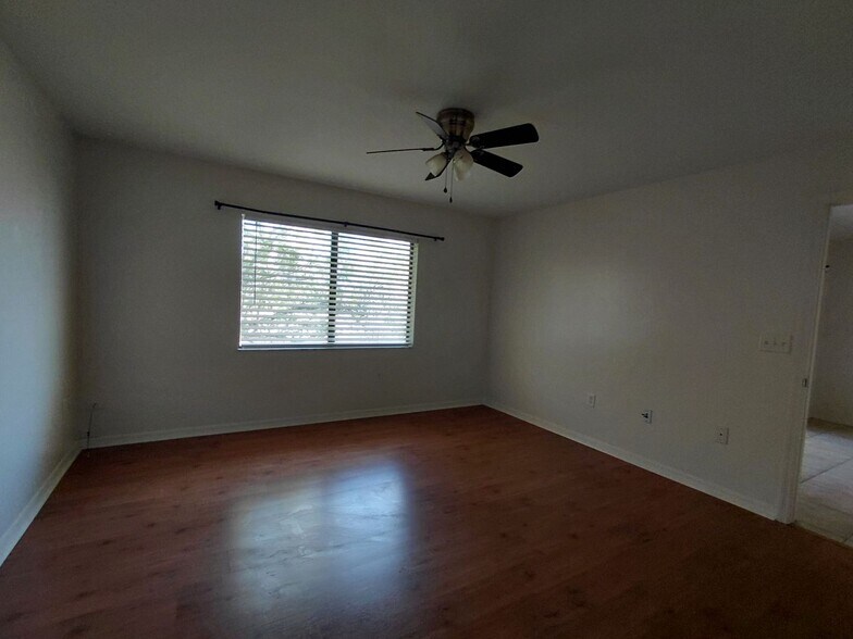 Building Photo - 4920 Chiquita Blvd S