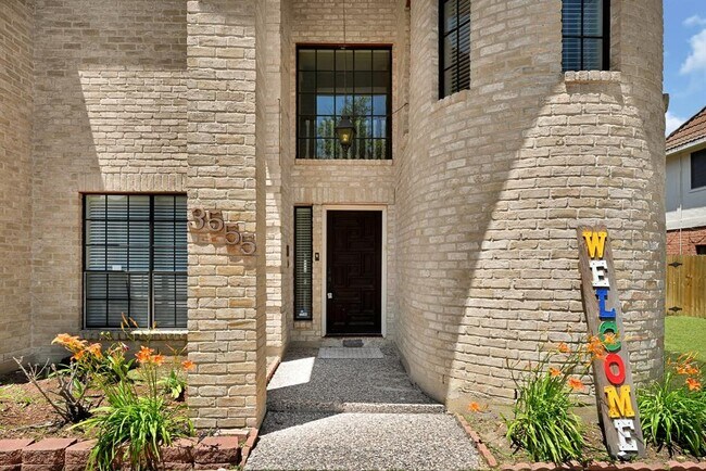 Building Photo - 3555 Ashfield Dr