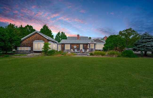 Building Photo - 558 N Roast Meat Hill Rd