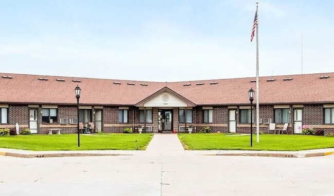 Building Photo - 858 8th St SE