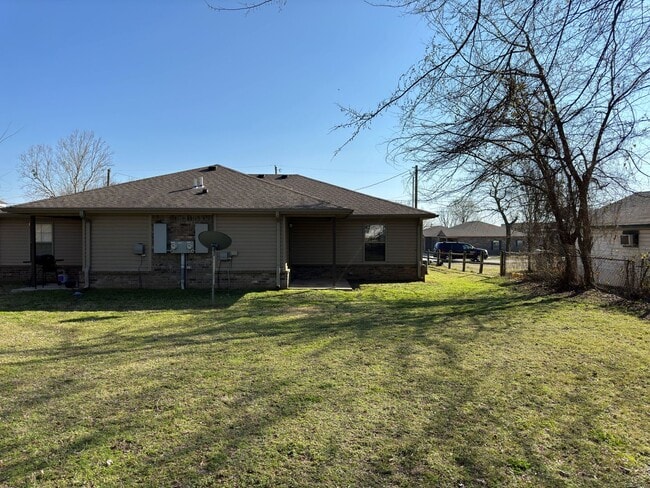 Building Photo - Tulsa St Duplex