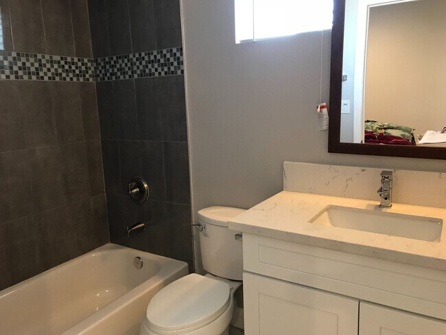 Building Photo - 74(860)