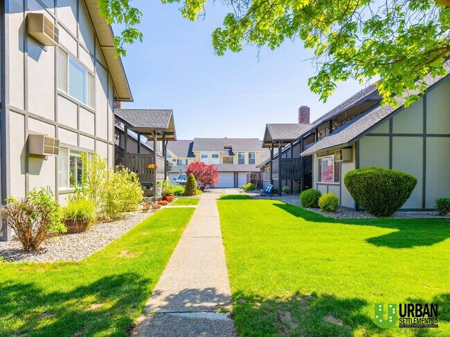 Building Photo - Top-Level 2 Bed / 1 Bath Condo with Garage & In-Unit Laundry – Shiloh Hills