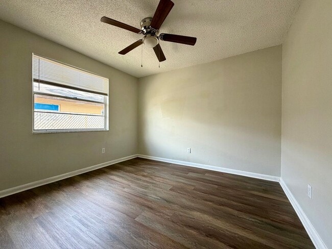 Building Photo - 457 Kansas Ave