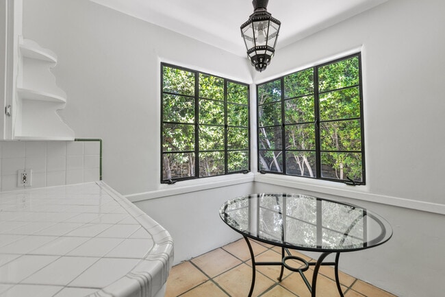 Building Photo - 839 N Avenida Olivos