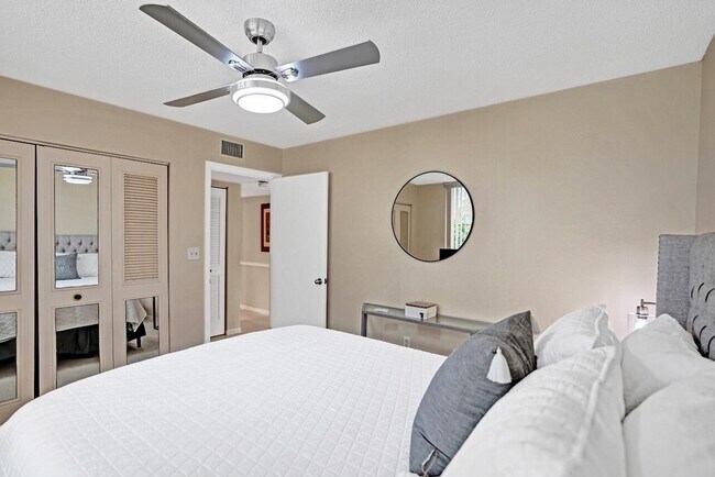 Building Photo - 107 Half Moon Cir