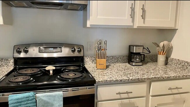 Building Photo - 8355 Coventry Ct