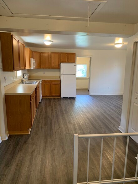 Building Photo - 932 Grampian Blvd