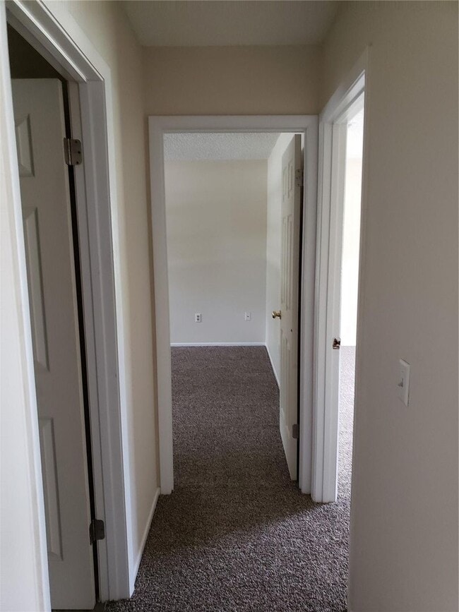 Building Photo - 2/2 Home in Silver Springs Shores Lake Joy...