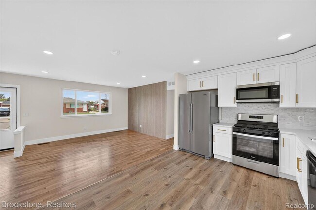 Building Photo - 30428 Iroquois Dr