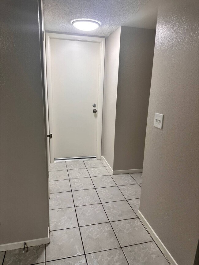 Building Photo - 126 Elegante Way