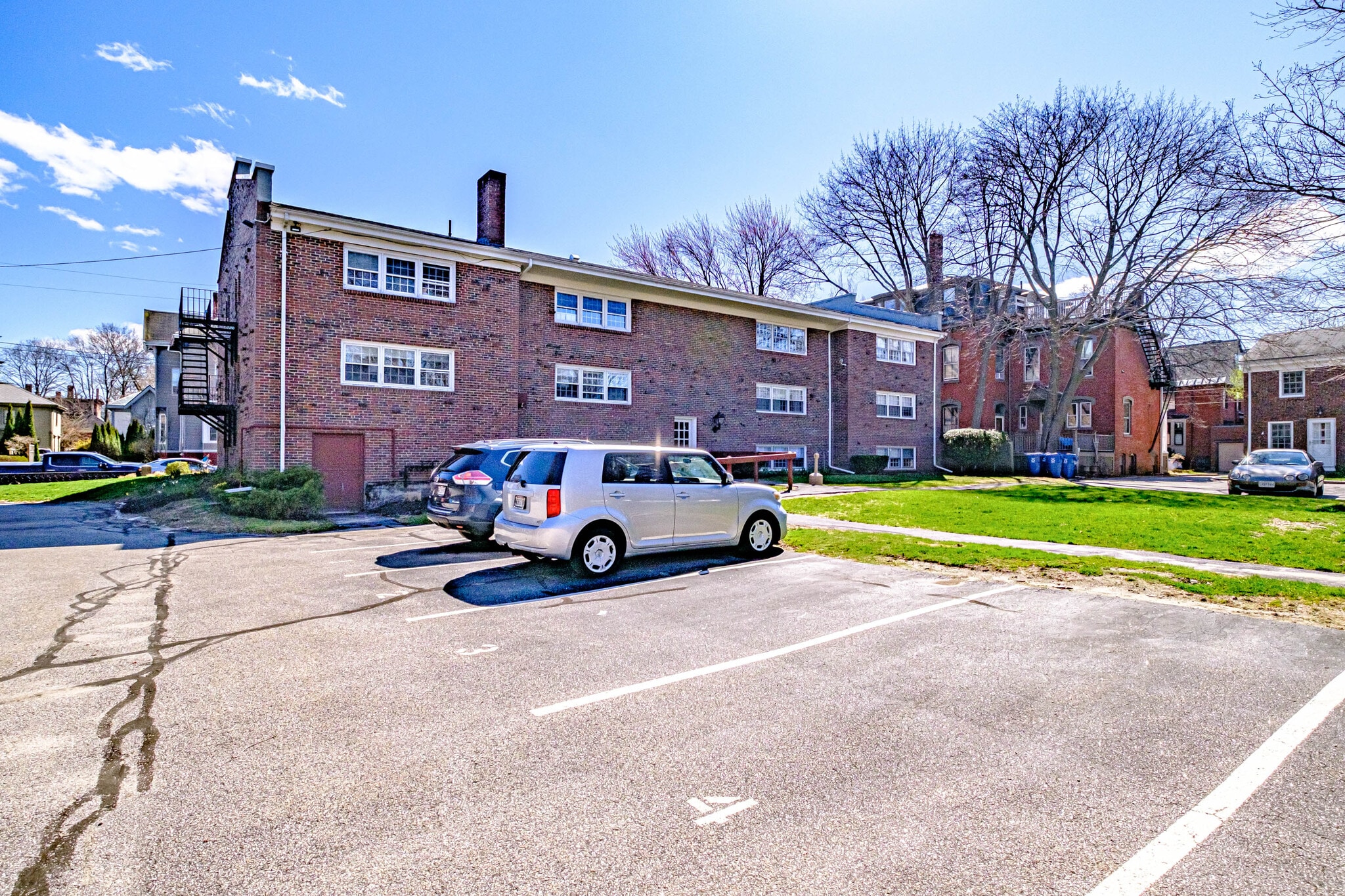 Building Photo - 129 Pine St