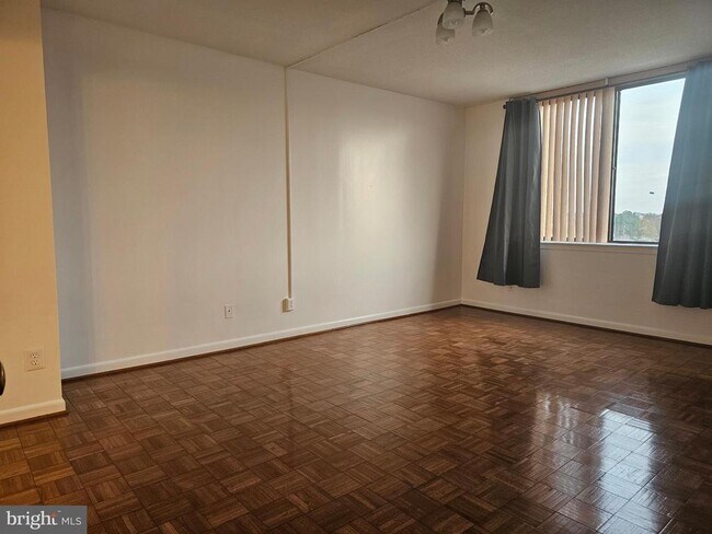 Building Photo - 3709 S George Mason Dr