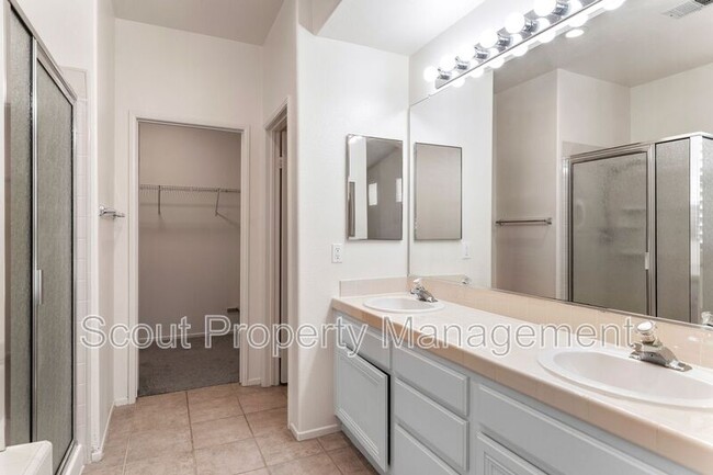 Building Photo - 37775 Amber Ln