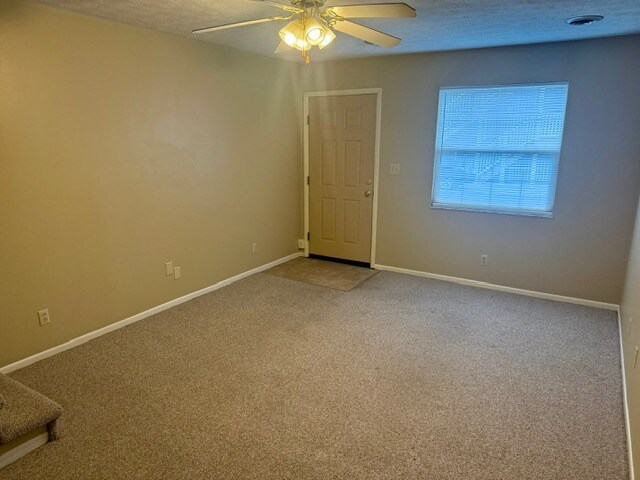 Building Photo - 1616 Spring Valley Dr