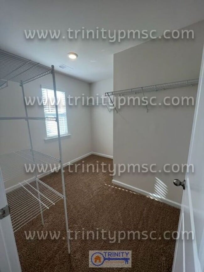 Building Photo - LOOK AT THIS BEAUTY!