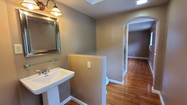 Building Photo - 4 Bedroom House for Rent