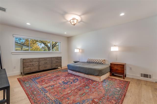 Building Photo - 611 W Sycamore St