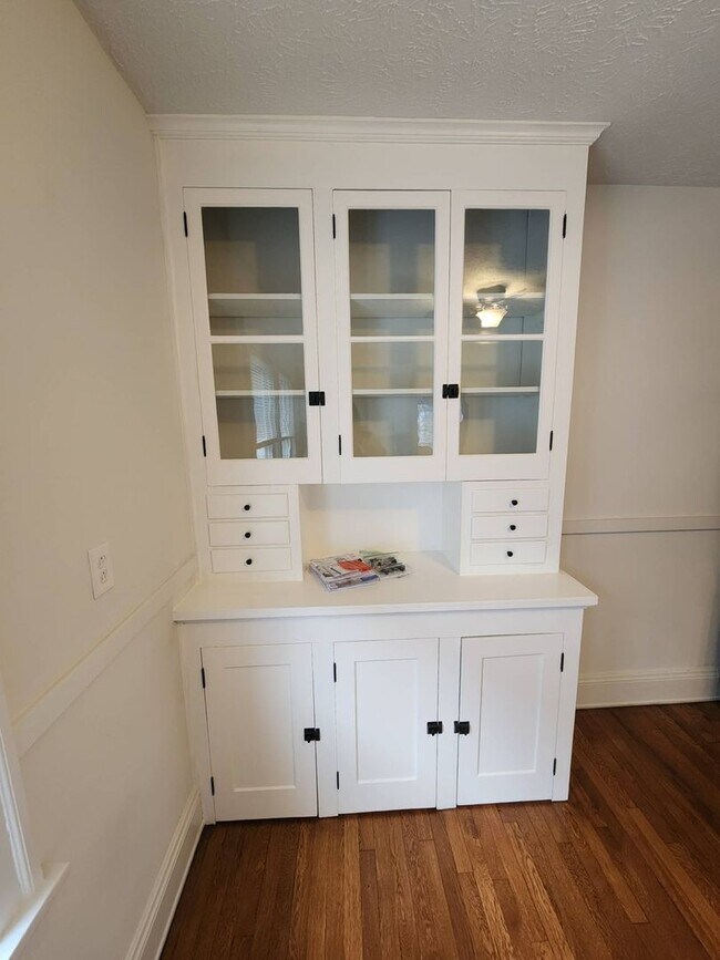 Building Photo - 2033 Robin St