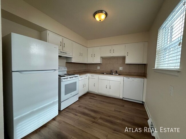 Building Photo - Receive $500 off at move in! 3 Bedroom 1.5...