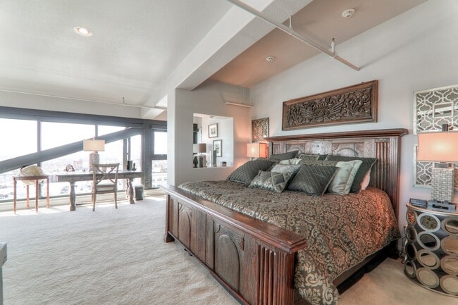 Building Photo - Fully Furnished Penthouse in Citywalk Downtown.  Short term okay