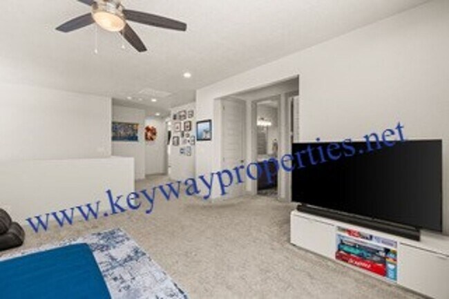 Building Photo - Like New Los Lunas Home!