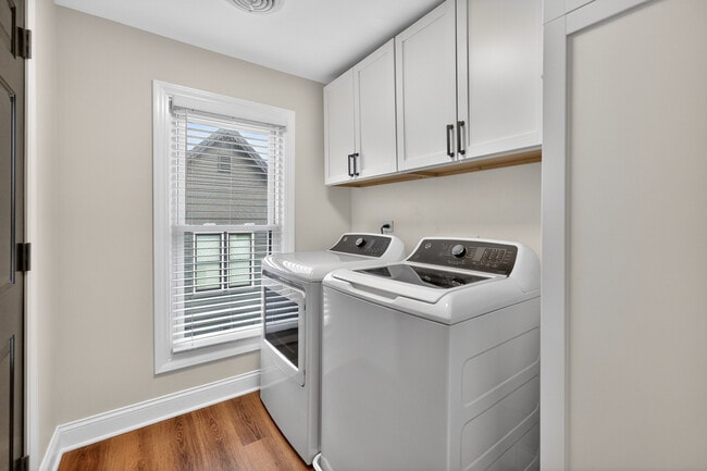 Building Photo - 305 W Exchange St