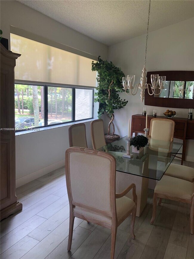 Building Photo - 5800 Coach House Cir