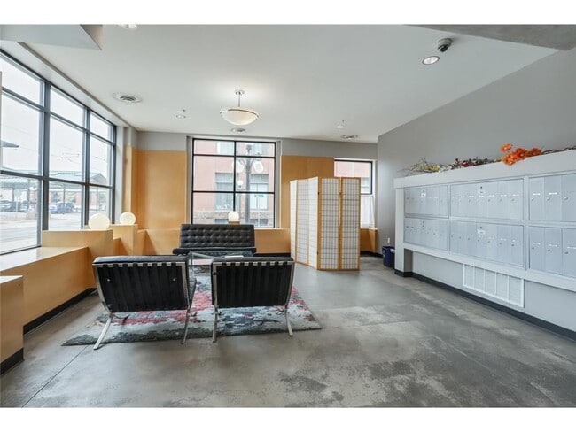 Building Photo - 270 4th St E