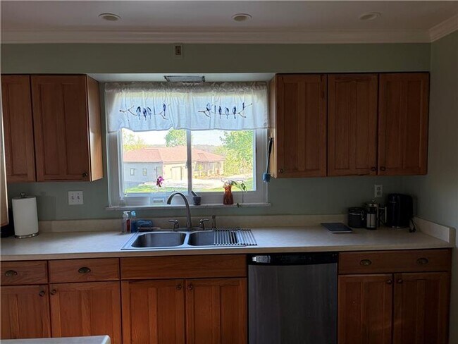 Building Photo - 359 Dorseyville Rd