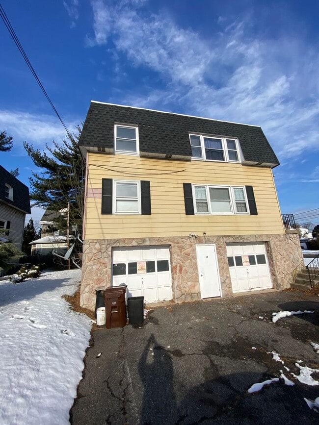 Building Photo - 5 W Plumstead Ave