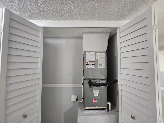 Building Photo - 1005 S Flagler Ave