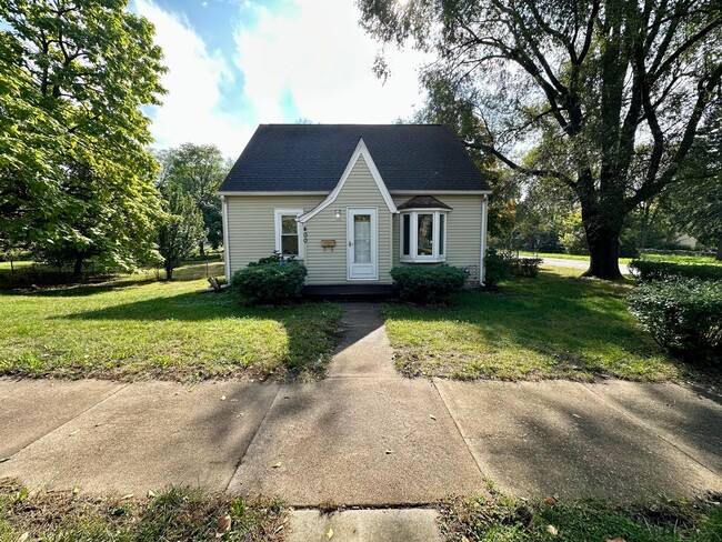 Building Photo - 3 bed, 1.5 bath home for rent in Waterloo