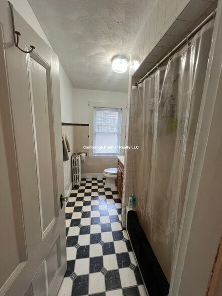 Building Photo - 28A Cherry St