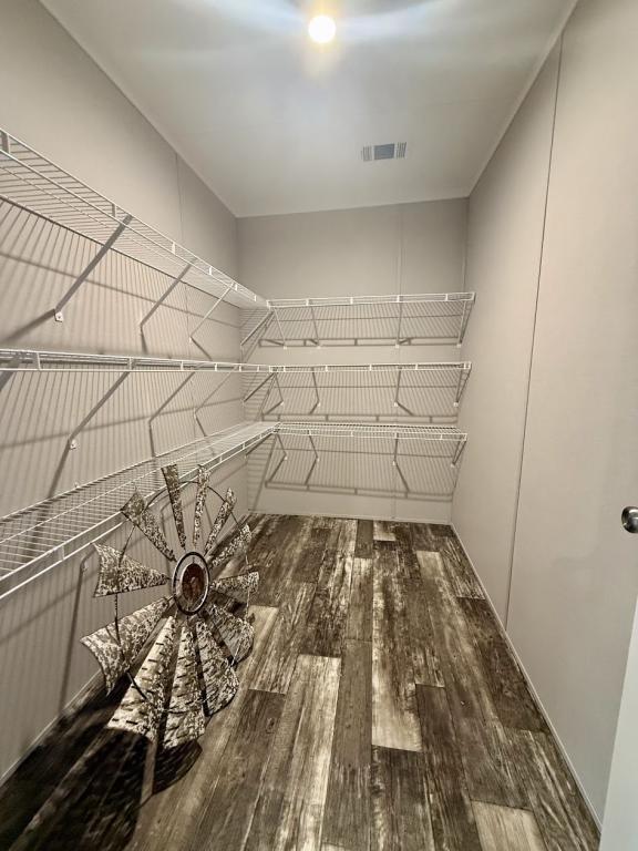 Building Photo - 1808 Sheila Dr