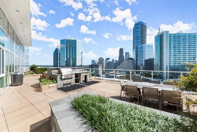 Building Photo - Luxury Living in Buckhead!