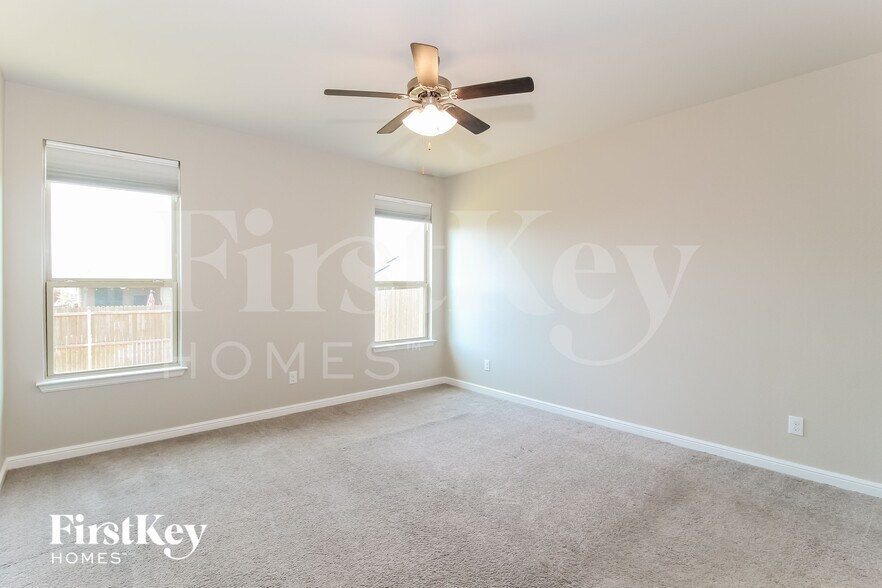 Building Photo - 401 Goldfinch Rd