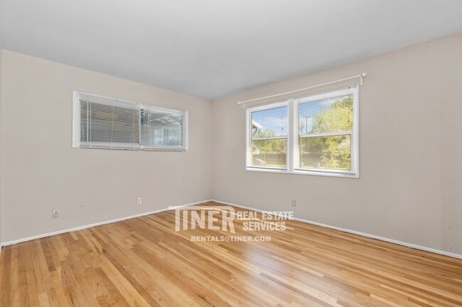 Building Photo - 2501 Laurence Ave