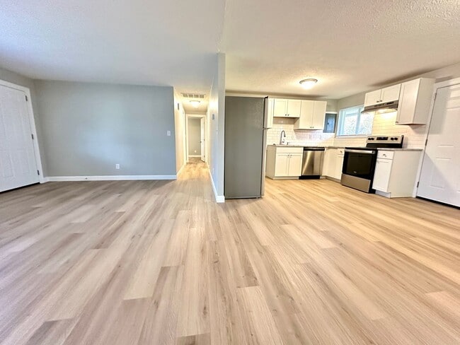 Building Photo - 301 Henrich Dr