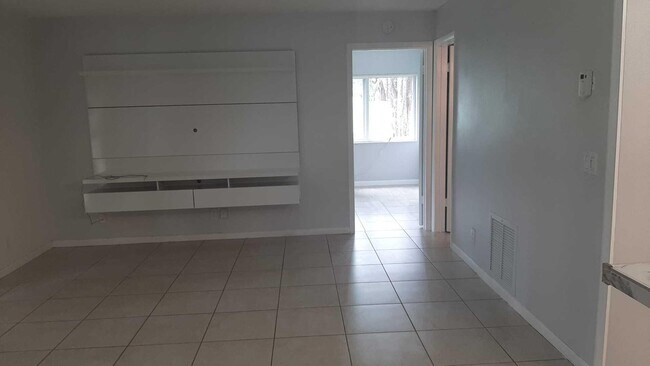 Building Photo - 5990 Pine Cone Ct