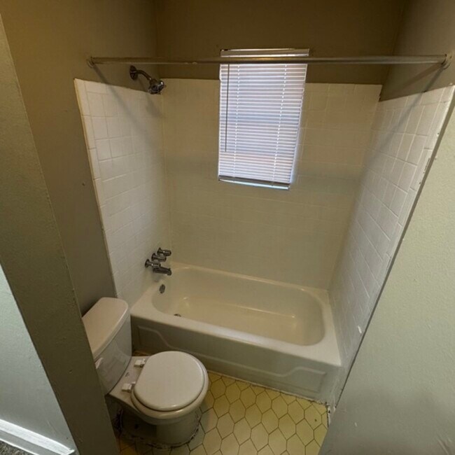 Building Photo - 3646 Rhea Ave