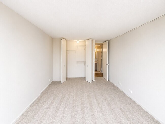 Building Photo - 1122 N Dearborn St