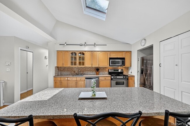 Building Photo - 731 Manette Ln