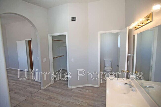 Building Photo - 8537 W Windsor Dr