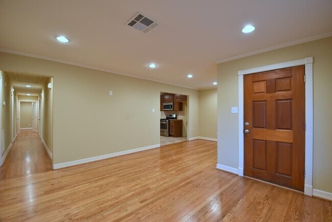 Building Photo - 10402 Chatterton Dr