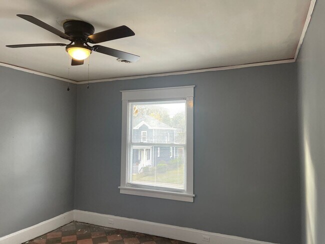Building Photo - Large house on the North Side of town! Central HVAC, Laundry, Large yard, all appliances.
