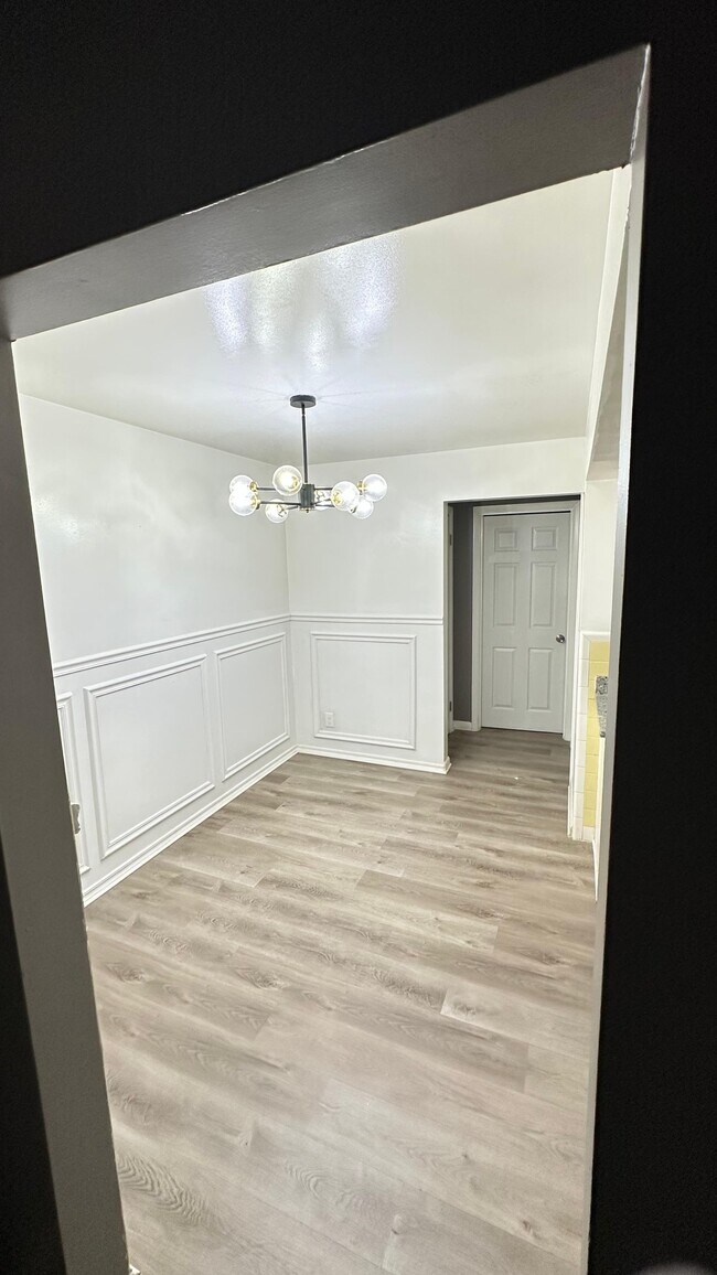 Building Photo - 2915 Mignon Ave