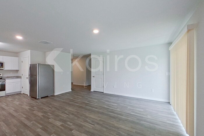 Building Photo - 1156 Sword St