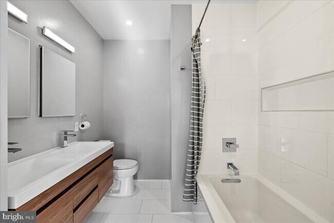 Building Photo - 1222 Wylie St NE